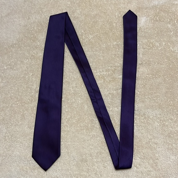 Boss Hugo Boss Tie Deep Purple Tiniest mini square pattern 100% Silk Italy - Picture 2 of 6